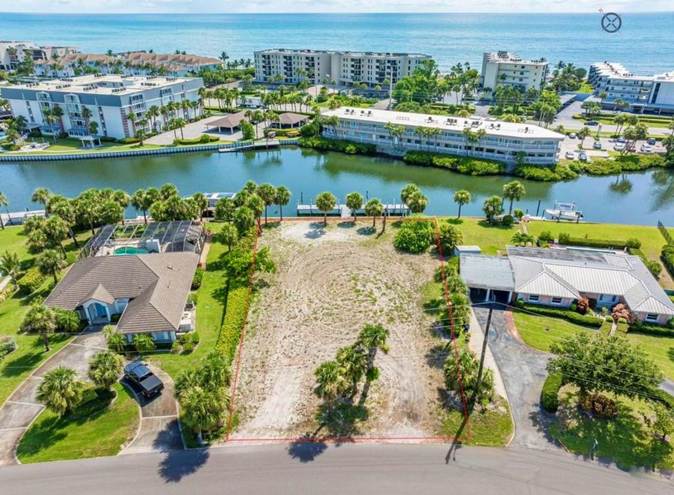 На продажу: $1,500,000 (0.25 acres)