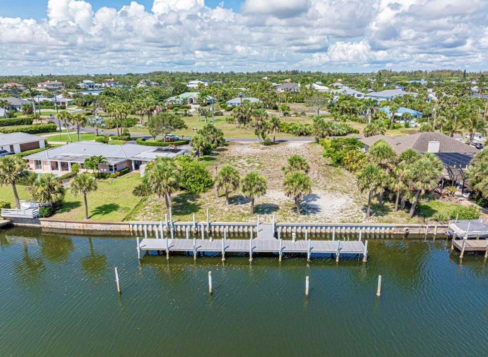 На продажу: $1,500,000 (0.25 acres)