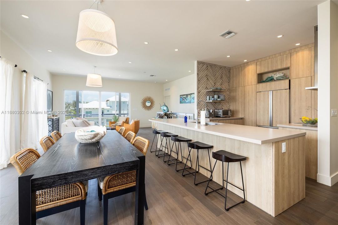 For Sale: $3,795,000 (4 beds, 4 baths, 3004 Square Feet)