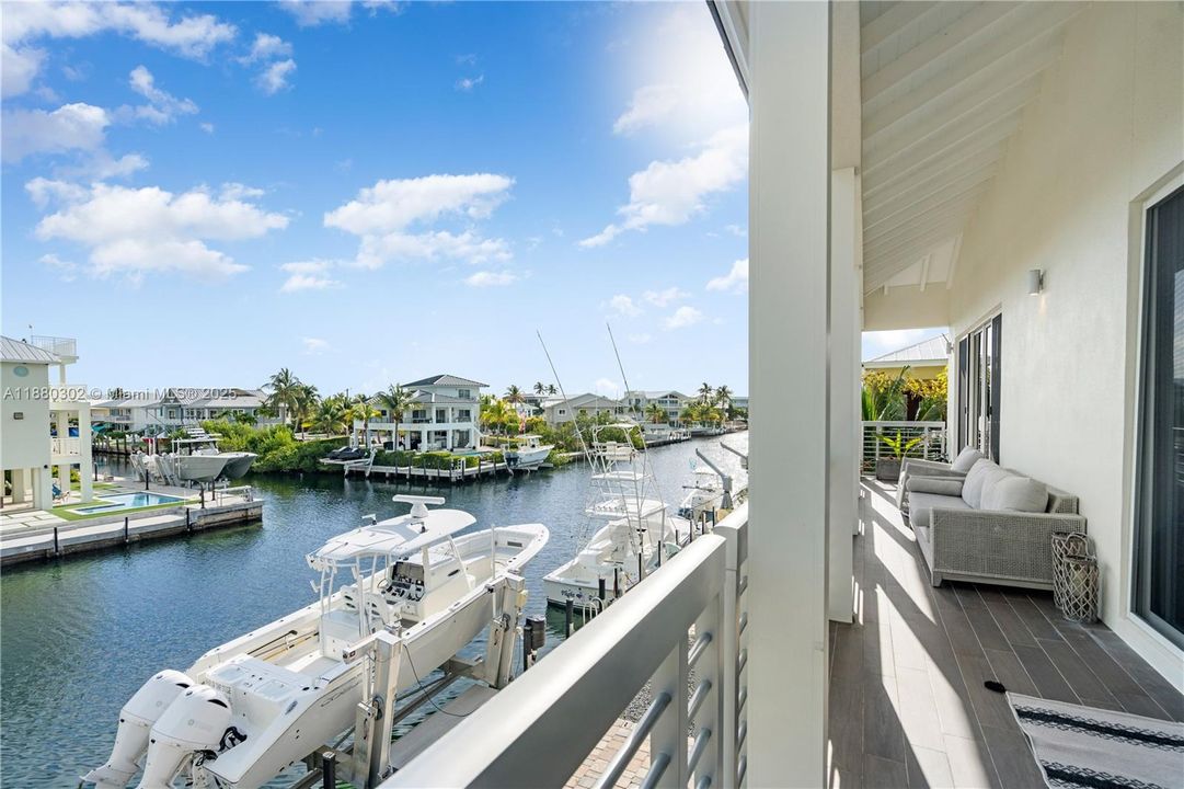 For Sale: $3,795,000 (4 beds, 4 baths, 3004 Square Feet)