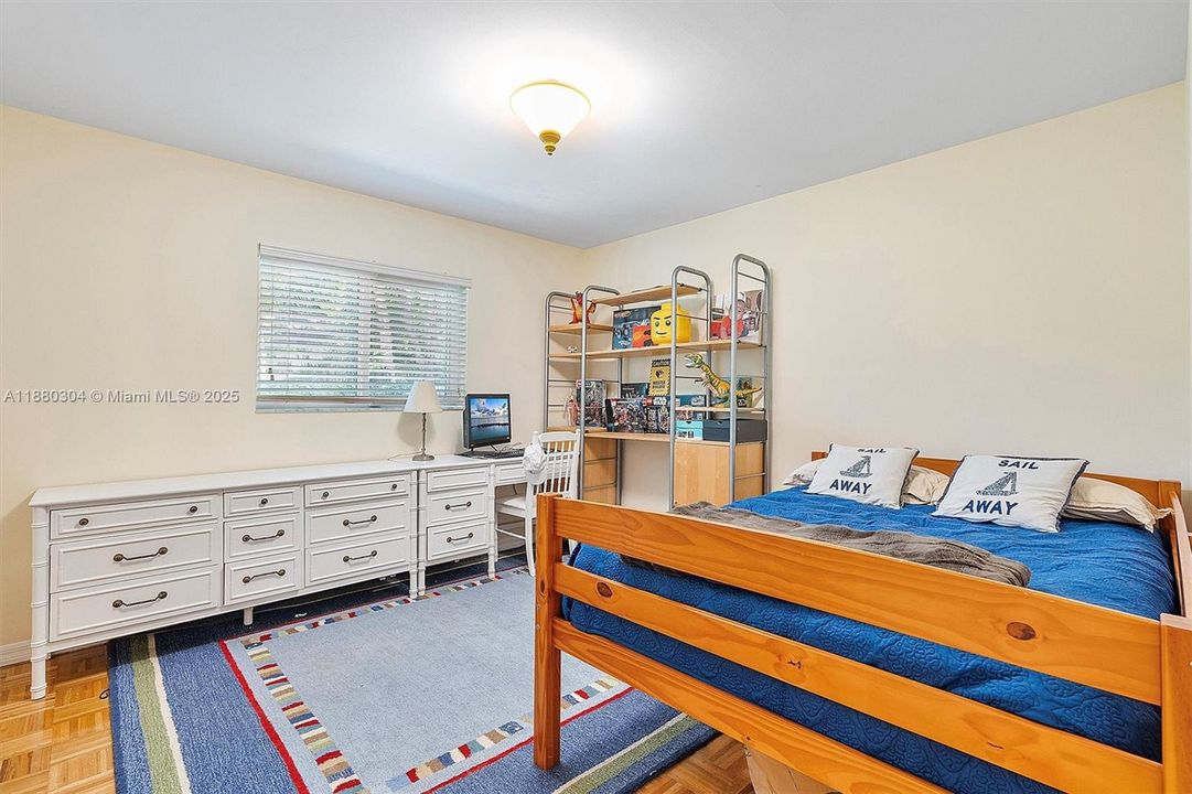 Под контрактом: $2,499,000 (4 спален, 3 ванн, 2777 Квадратных фут)