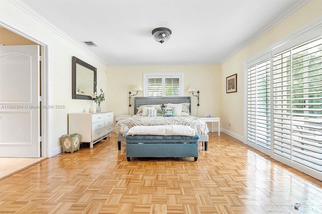 Под контрактом: $2,499,000 (4 спален, 3 ванн, 2777 Квадратных фут)