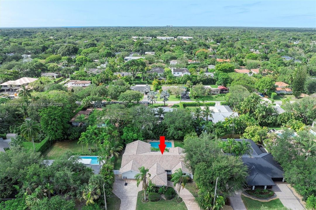 Под контрактом: $2,499,000 (4 спален, 3 ванн, 2777 Квадратных фут)