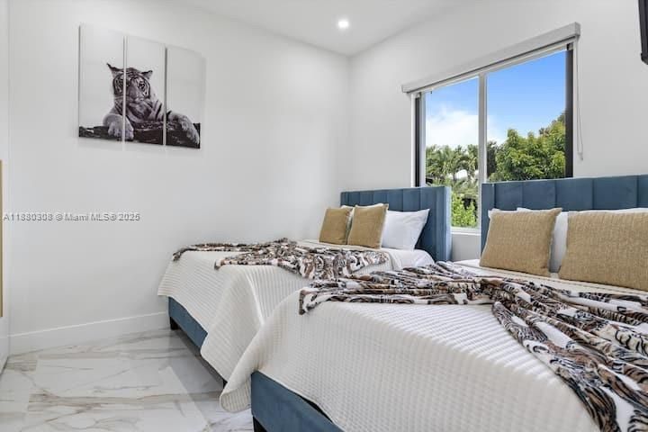 Под контрактом: $1,239,000 (5 спален, 3 ванн, 2465 Квадратных фут)