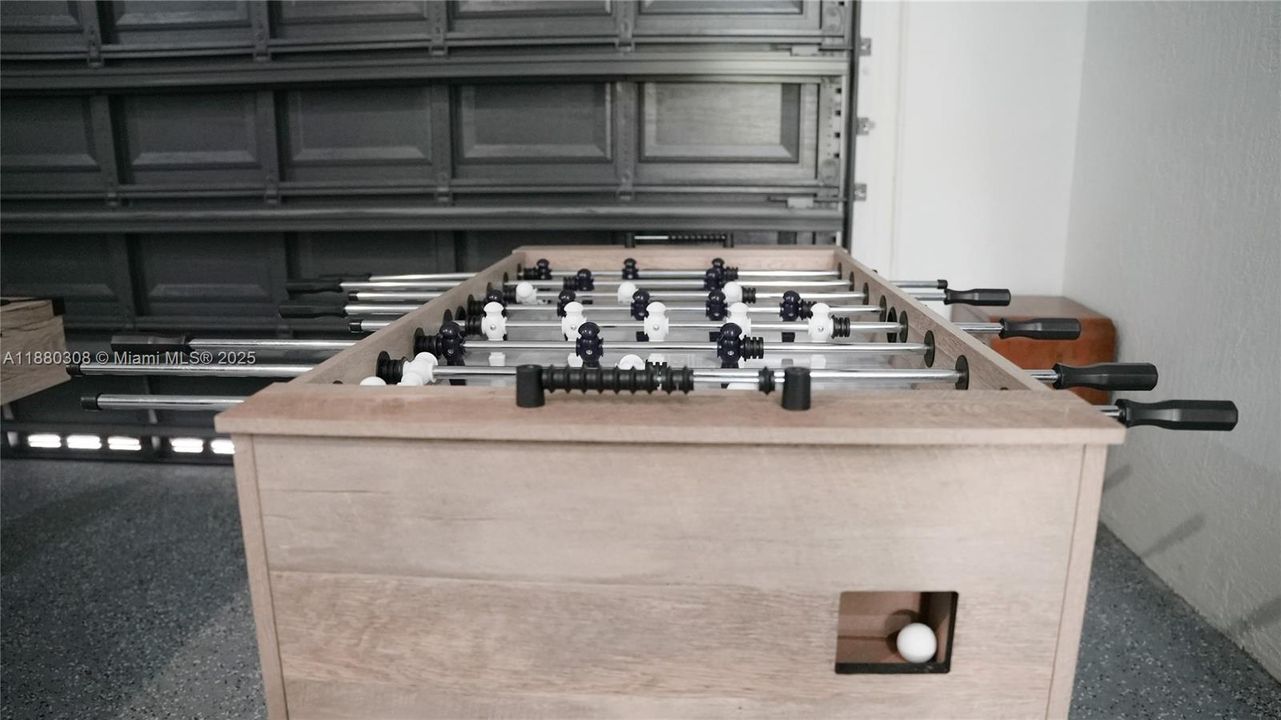 Под контрактом: $1,239,000 (5 спален, 3 ванн, 2465 Квадратных фут)