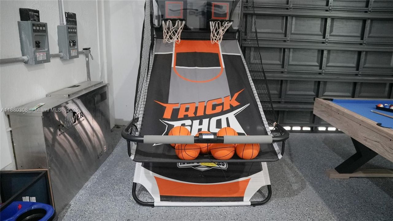 Под контрактом: $1,239,000 (5 спален, 3 ванн, 2465 Квадратных фут)