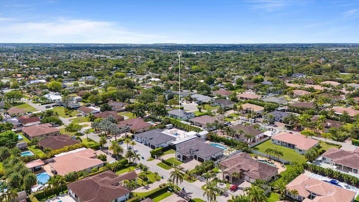 Под контрактом: $1,239,000 (5 спален, 3 ванн, 2465 Квадратных фут)