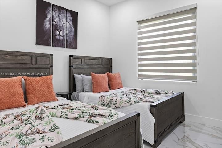 Под контрактом: $1,239,000 (5 спален, 3 ванн, 2465 Квадратных фут)