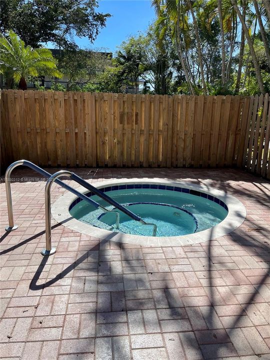 En Venta: $165,000 (2 camas, 2 baños, 834 Pies cuadrados)