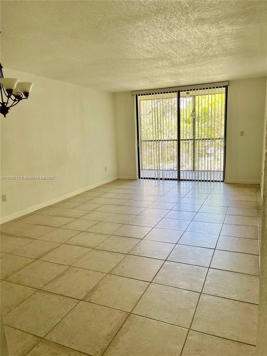 En Venta: $165,000 (2 camas, 2 baños, 834 Pies cuadrados)