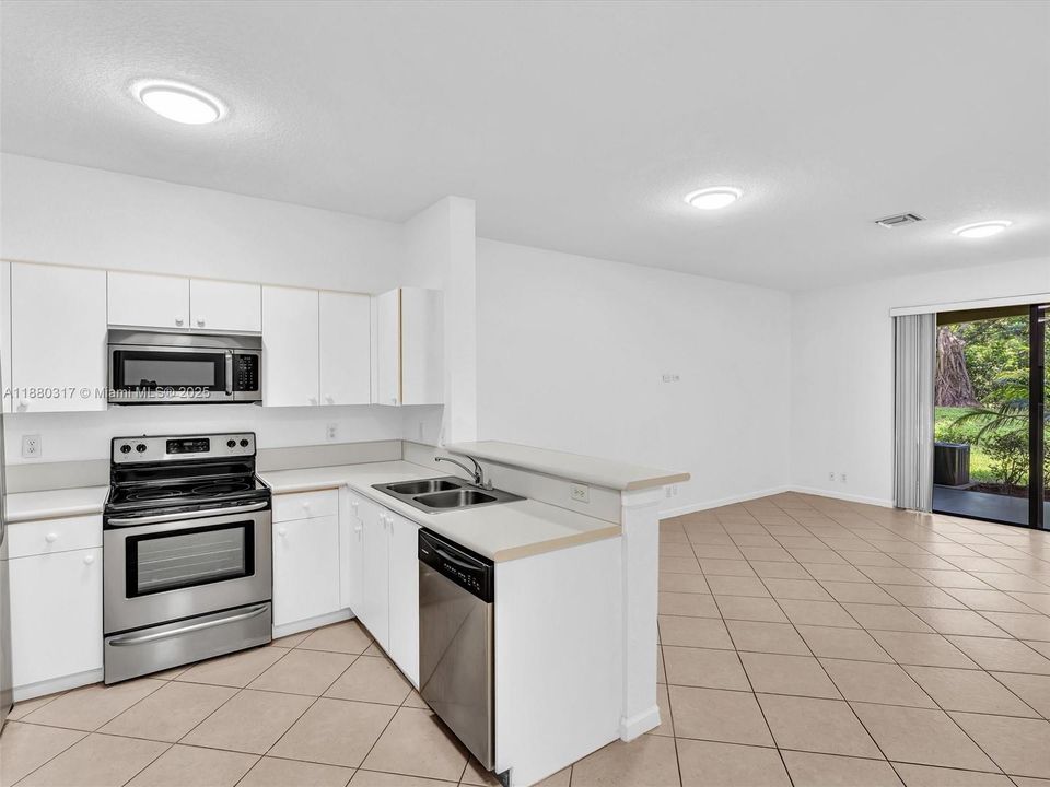 待售: $425,000 (2 贝兹, 1 浴室, 1437 平方英尺)