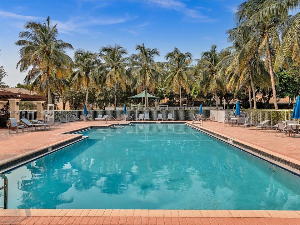 待售: $425,000 (2 贝兹, 1 浴室, 1437 平方英尺)