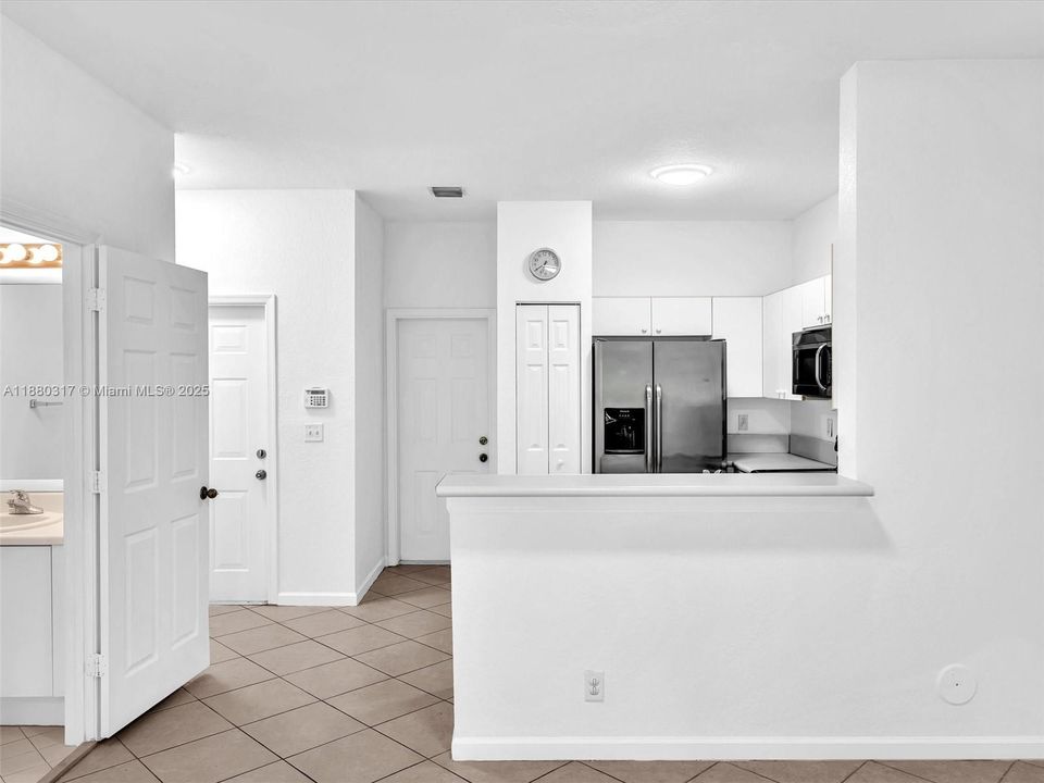 待售: $425,000 (2 贝兹, 1 浴室, 1437 平方英尺)