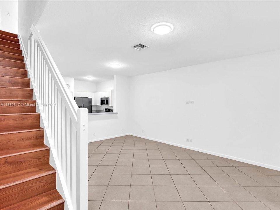 待售: $425,000 (2 贝兹, 1 浴室, 1437 平方英尺)