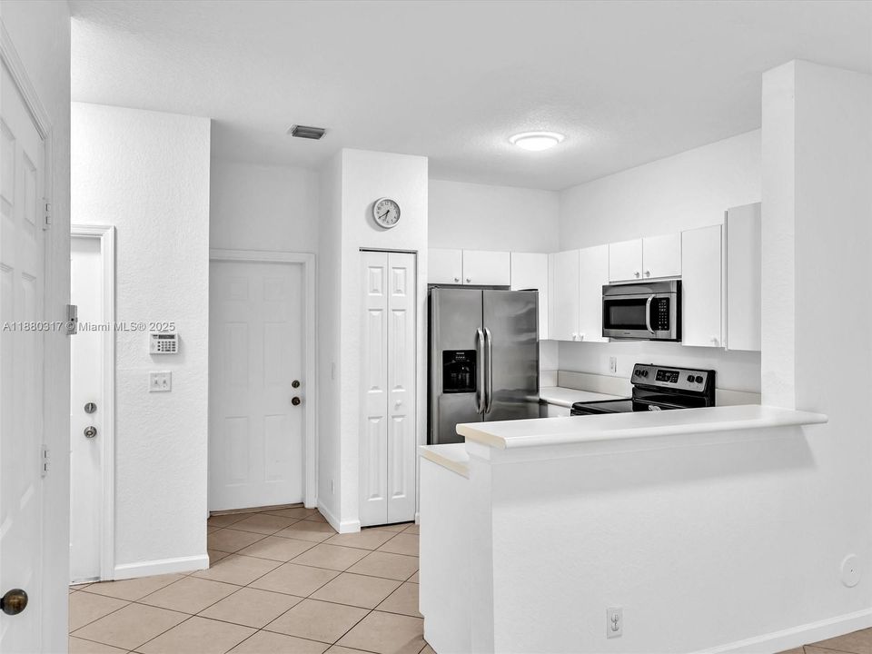 待售: $425,000 (2 贝兹, 1 浴室, 1437 平方英尺)