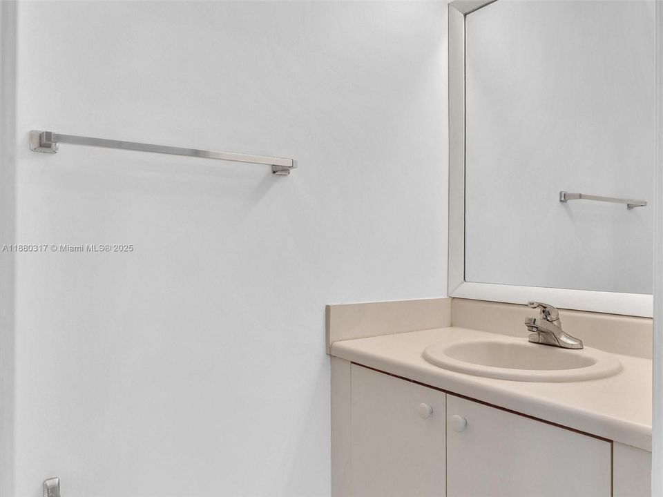 待售: $425,000 (2 贝兹, 1 浴室, 1437 平方英尺)