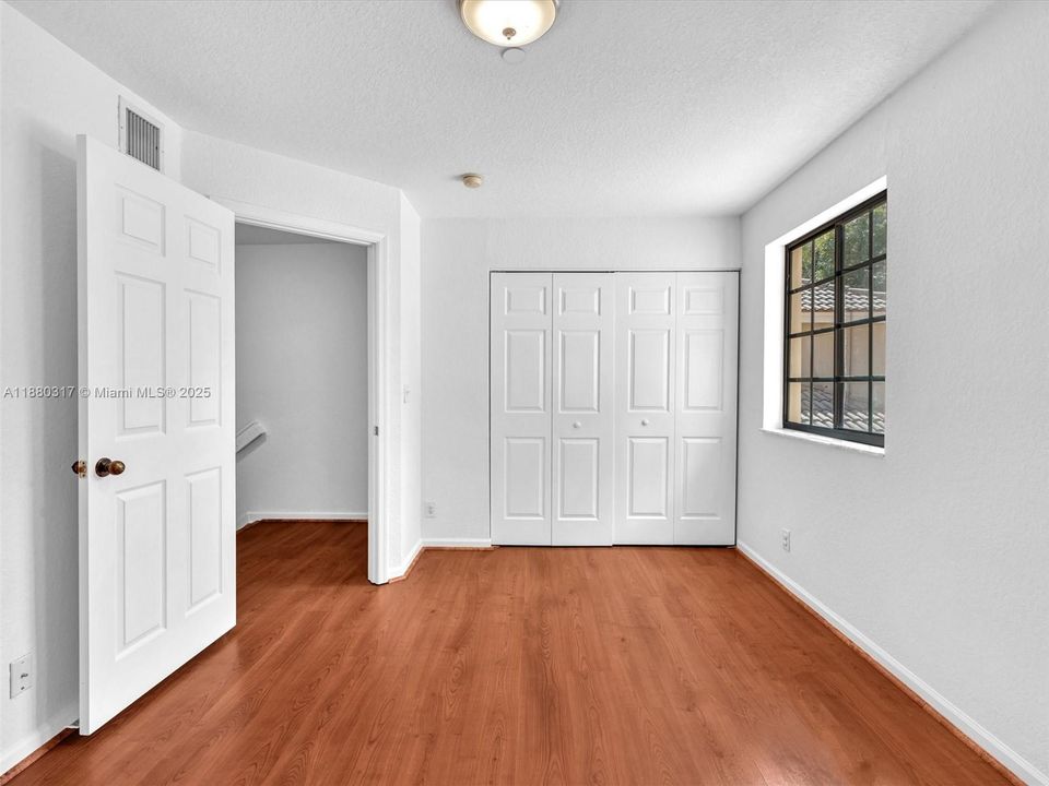 待售: $425,000 (2 贝兹, 1 浴室, 1437 平方英尺)