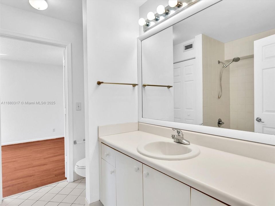 待售: $425,000 (2 贝兹, 1 浴室, 1437 平方英尺)