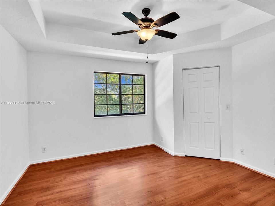 待售: $425,000 (2 贝兹, 1 浴室, 1437 平方英尺)