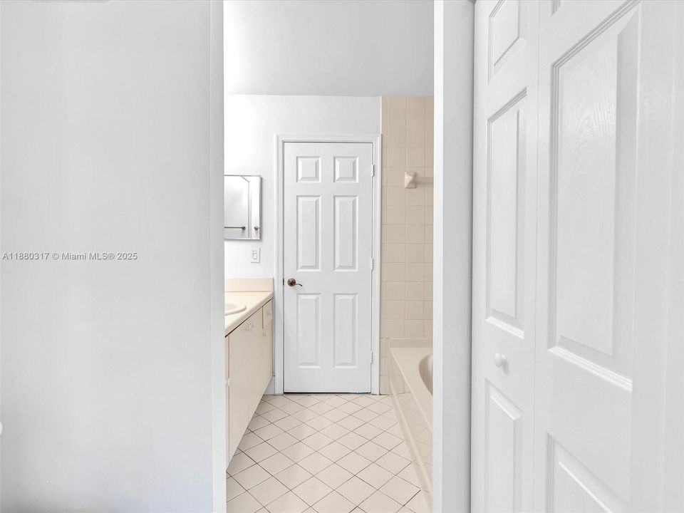 待售: $425,000 (2 贝兹, 1 浴室, 1437 平方英尺)