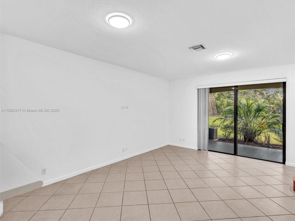 待售: $425,000 (2 贝兹, 1 浴室, 1437 平方英尺)