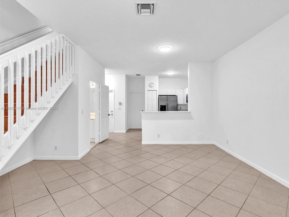 待售: $425,000 (2 贝兹, 1 浴室, 1437 平方英尺)