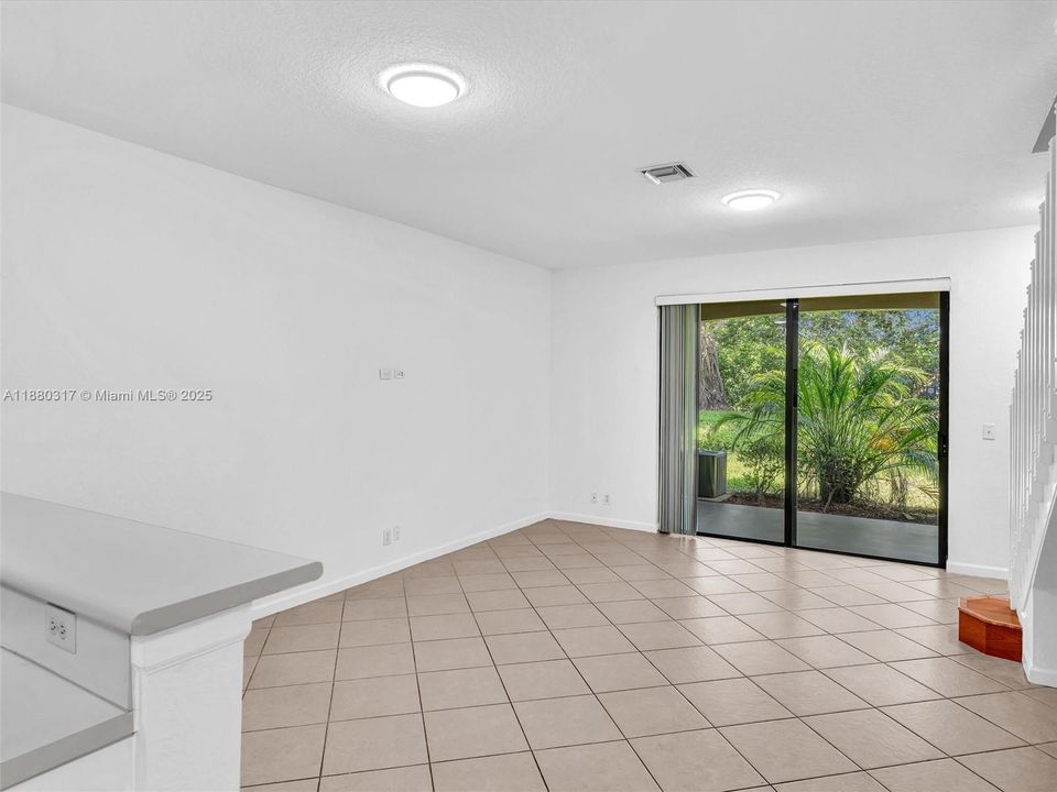 待售: $425,000 (2 贝兹, 1 浴室, 1437 平方英尺)