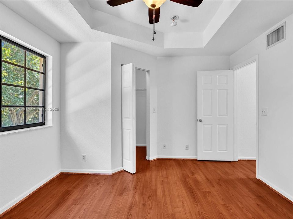 待售: $425,000 (2 贝兹, 1 浴室, 1437 平方英尺)