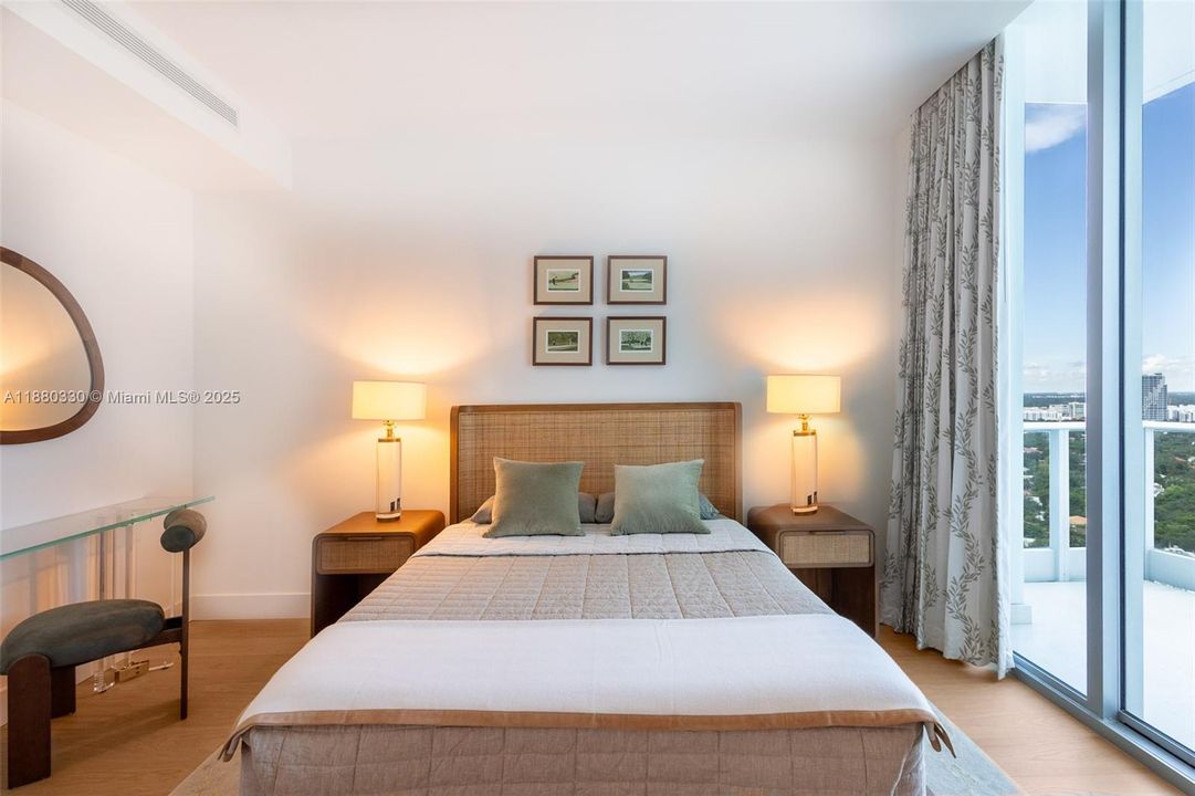 Active With Contract: $14,800,000 (5 beds, 7 baths, 6920 Square Feet)