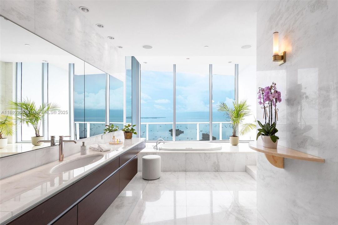 Active With Contract: $14,800,000 (5 beds, 7 baths, 6920 Square Feet)