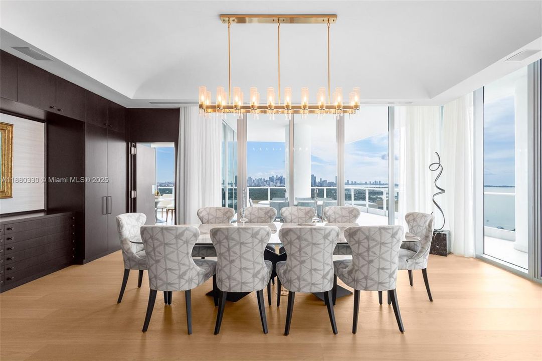 Active With Contract: $14,800,000 (5 beds, 7 baths, 6920 Square Feet)