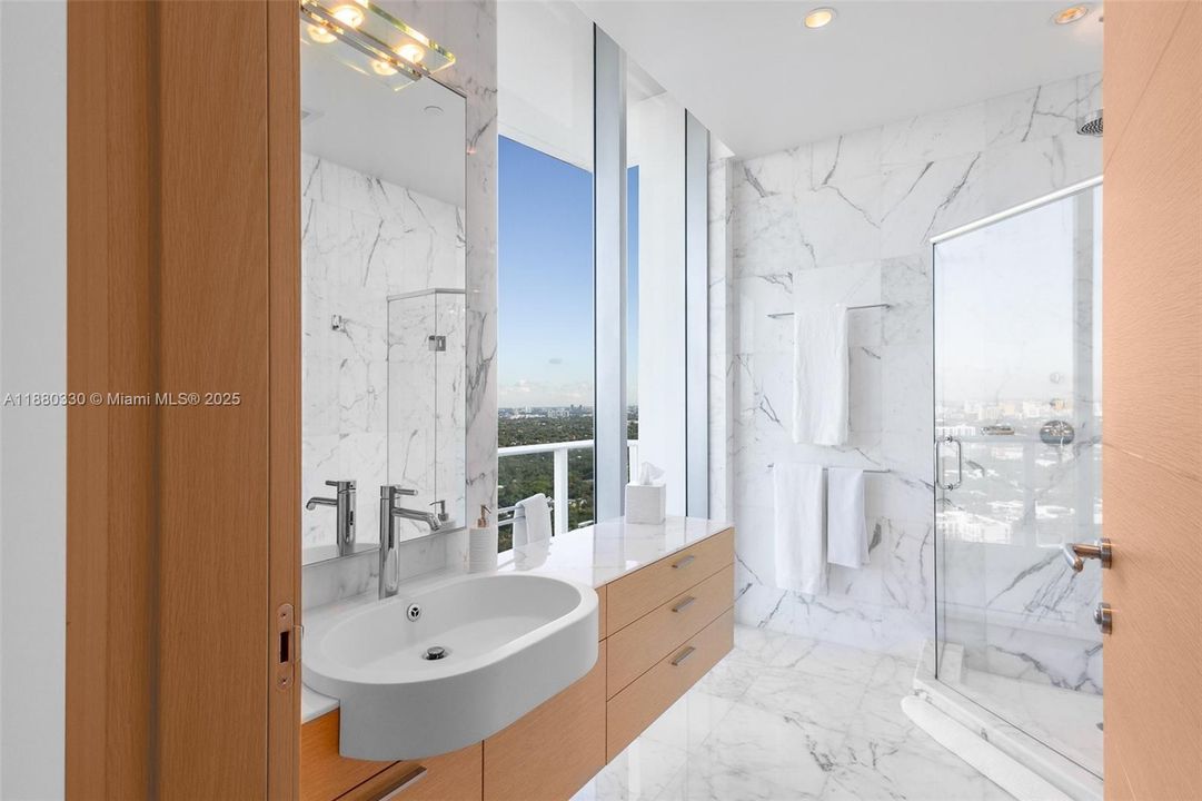 Active With Contract: $14,800,000 (5 beds, 7 baths, 6920 Square Feet)