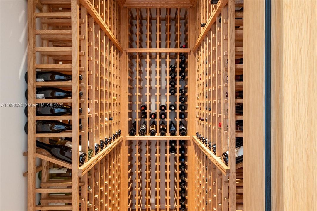 Active With Contract: $14,800,000 (5 beds, 7 baths, 6920 Square Feet)