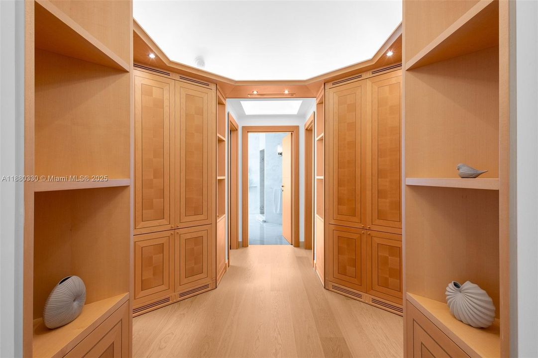 Active With Contract: $14,800,000 (5 beds, 7 baths, 6920 Square Feet)