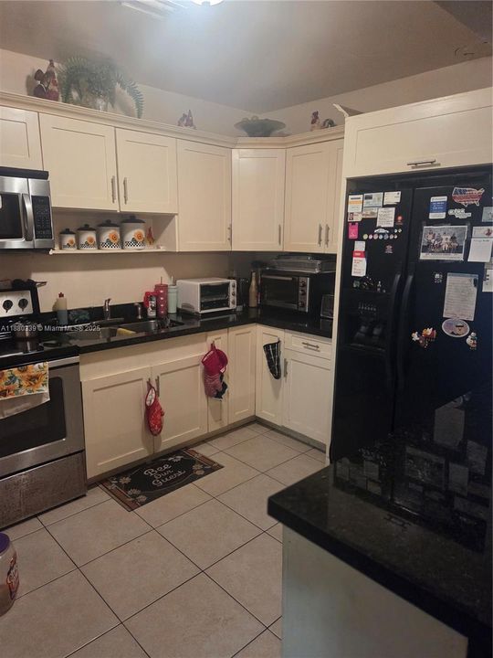 合同活跃: $452,000 (3 贝兹, 2 浴室, 1656 平方英尺)