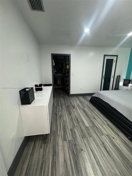 For Rent: $5,750 (5 beds, 4 baths, 3000 Square Feet)