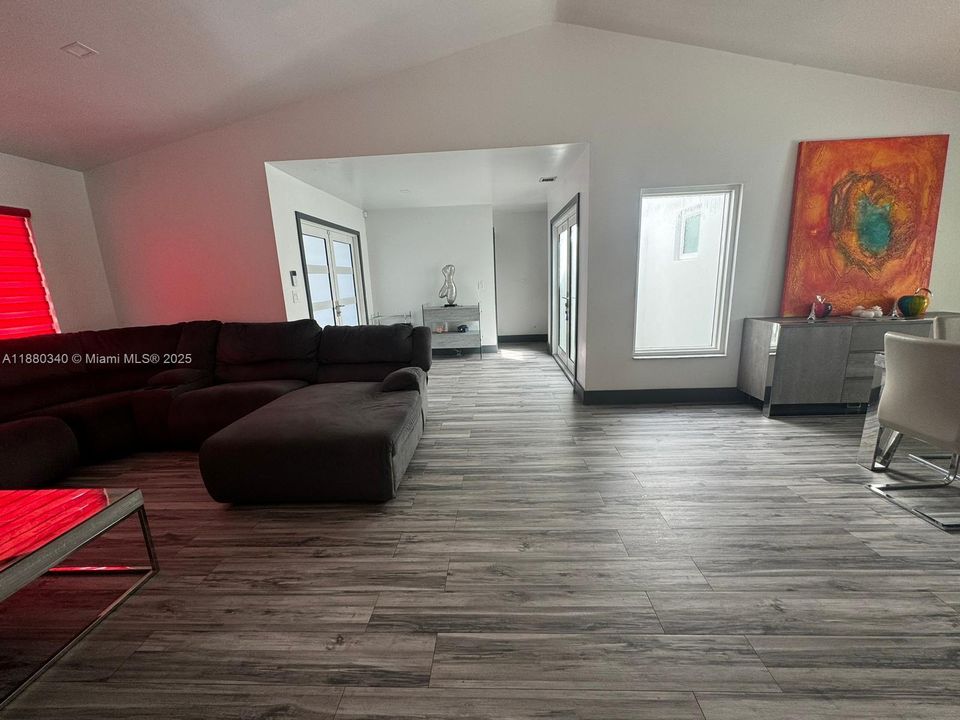 For Rent: $5,750 (5 beds, 4 baths, 3000 Square Feet)