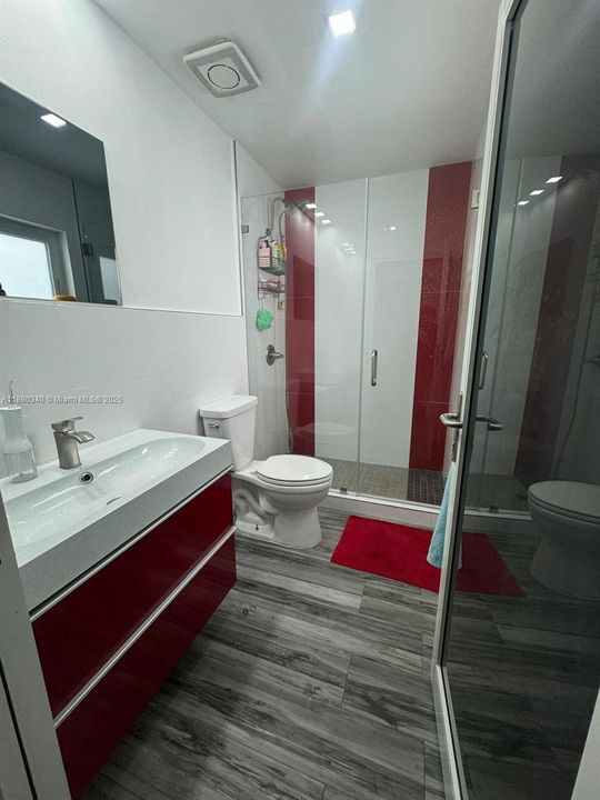 For Rent: $5,750 (5 beds, 4 baths, 3000 Square Feet)