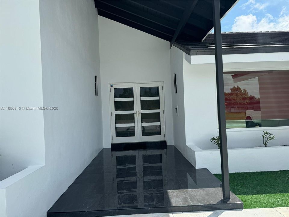 For Rent: $5,750 (5 beds, 4 baths, 3000 Square Feet)