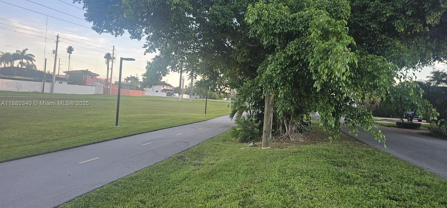 For Rent: $5,750 (5 beds, 4 baths, 3000 Square Feet)