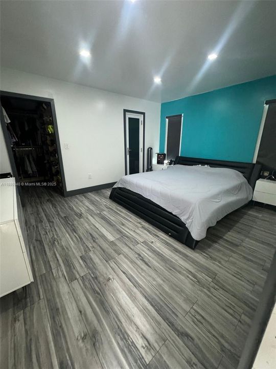 For Rent: $5,750 (5 beds, 4 baths, 3000 Square Feet)