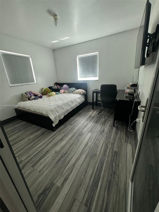 For Rent: $5,750 (5 beds, 4 baths, 3000 Square Feet)