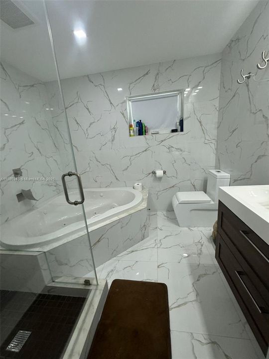 For Rent: $5,750 (5 beds, 4 baths, 3000 Square Feet)