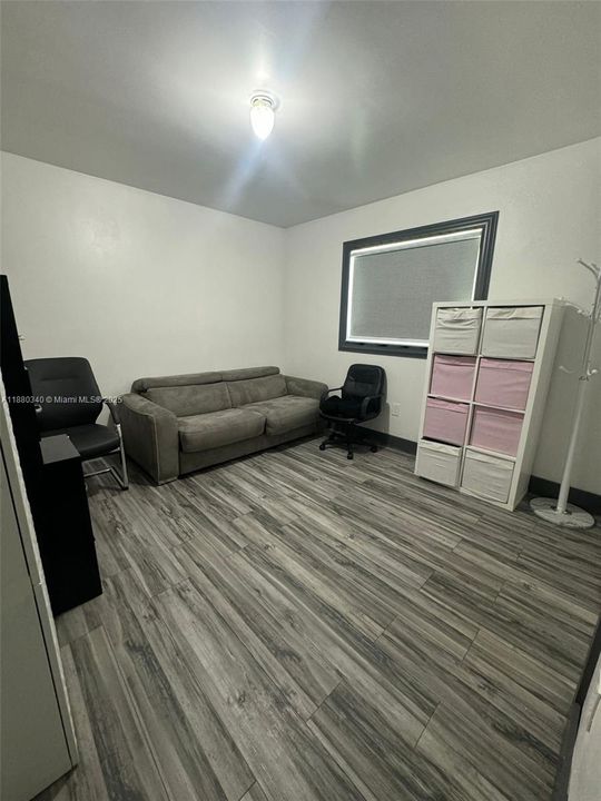 For Rent: $5,750 (5 beds, 4 baths, 3000 Square Feet)