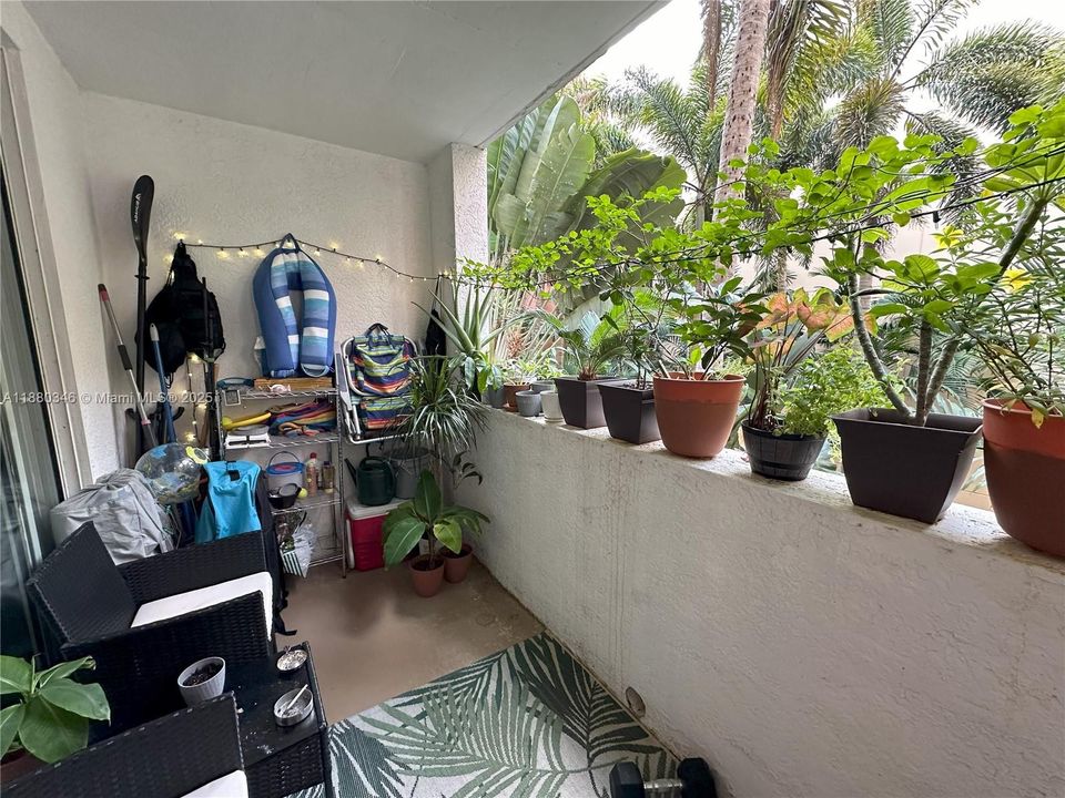 For Sale: $349,000 (1 beds, 1 baths, 673 Square Feet)