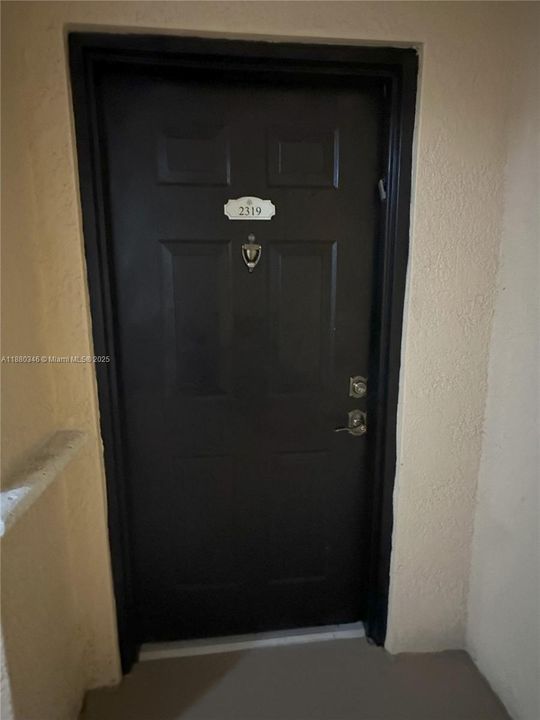 For Sale: $349,000 (1 beds, 1 baths, 673 Square Feet)