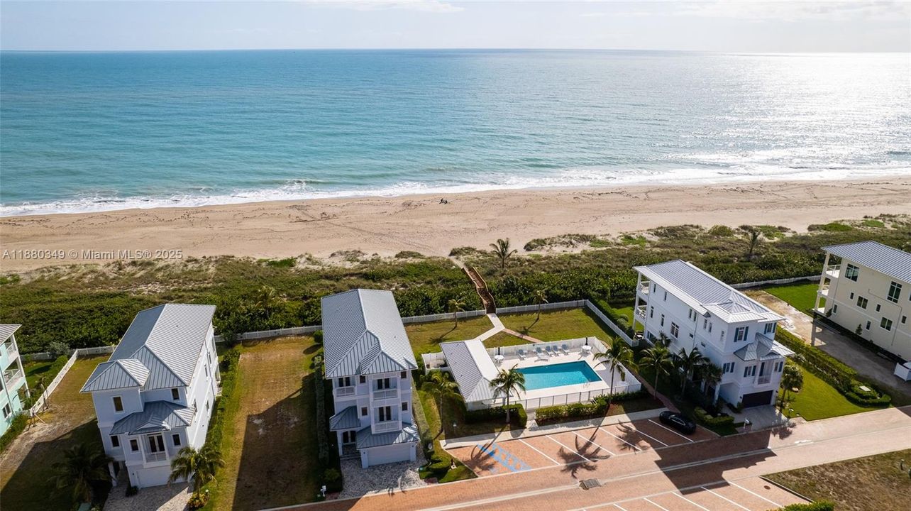 待售: $870,000 (0.12 acres)