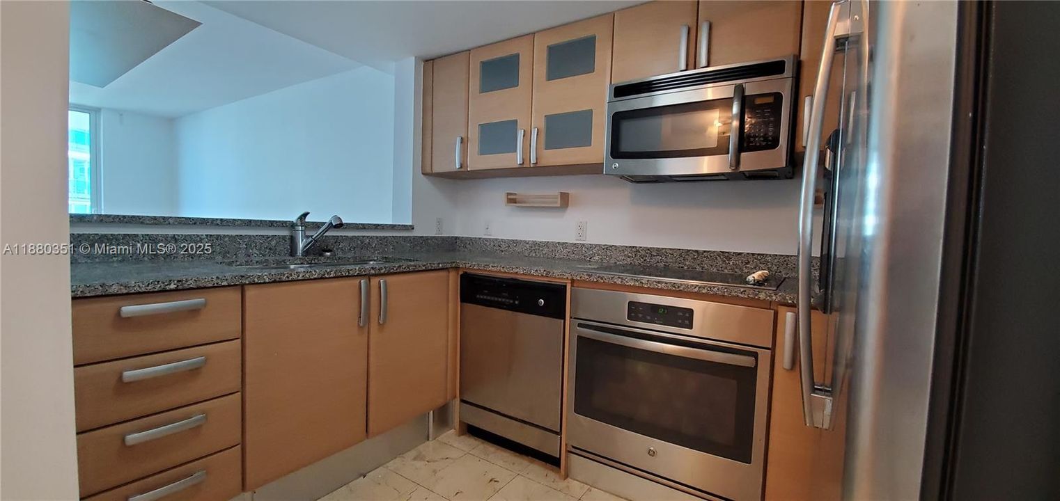 For Sale: $550,450 (1 beds, 1 baths, 791 Square Feet)
