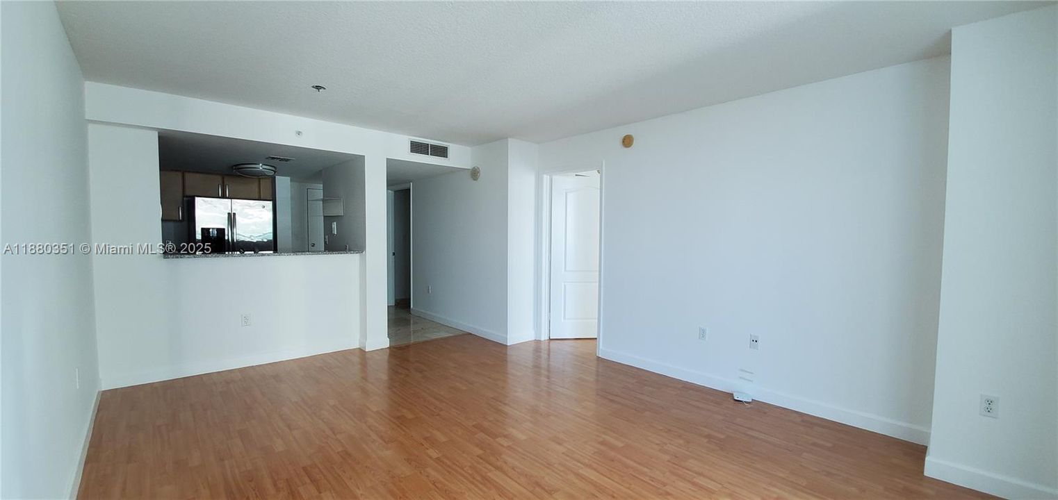 For Sale: $550,450 (1 beds, 1 baths, 791 Square Feet)