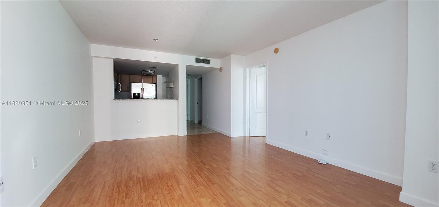 For Sale: $550,450 (1 beds, 1 baths, 791 Square Feet)